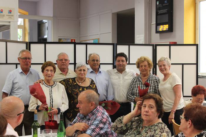 Udaberriko 80 eta 90 urteko bazkideei omenaldia egin diete