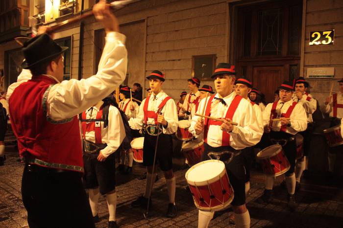 Hemen da inoizko danborrada parte hartzaileena