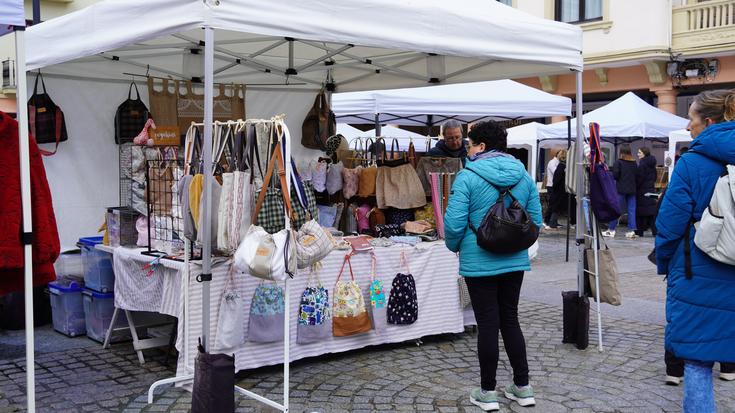 Eguraldia lagun, zabalik da artisau azoka
