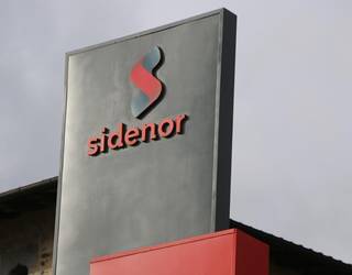 Sidenorrek ukatu egin du inor kaleratu izana