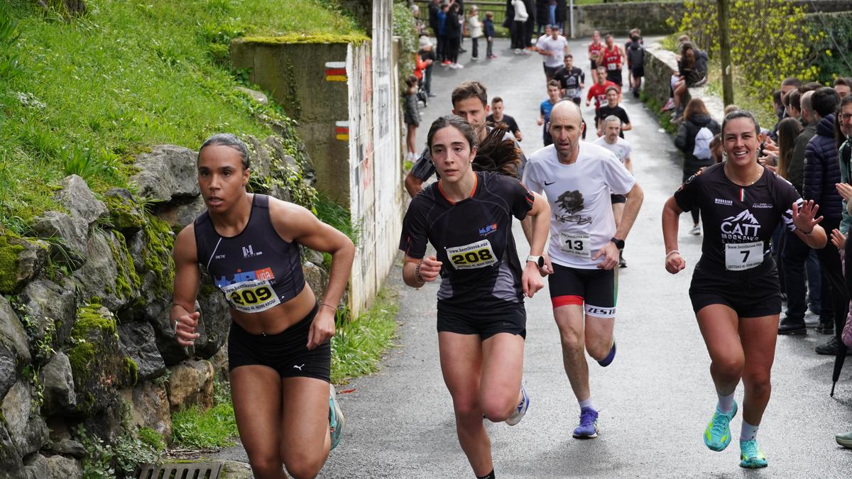 Eguraldi zoroarekin baina giro apartean egin dute Zestoako Herri Krosa