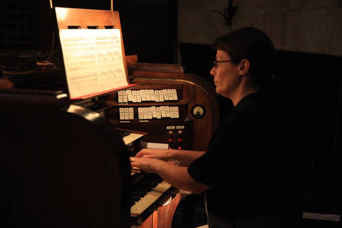 Giulia Biagetti organo jotzaile turkiarraren kontzertua zapatuan, parrokian