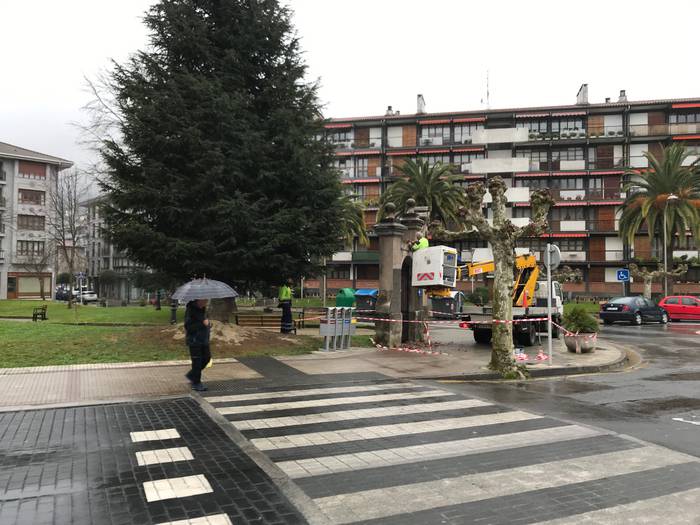 Gaztanenea Formakuntza Zentroko arkua eta malda txukuntzen ari da Azkoitiko Udala