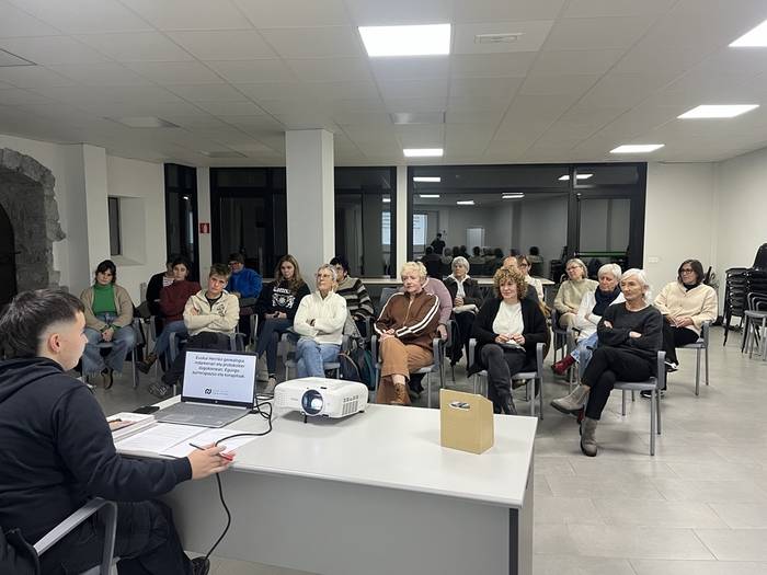 Indarkeria matxistaren kontrako genealogiaz aritu da Elene Lopetegi Zestoan