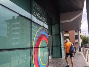 Zarauzko kiroldegian 'Kirola bizi bizia' irudia jarri dute