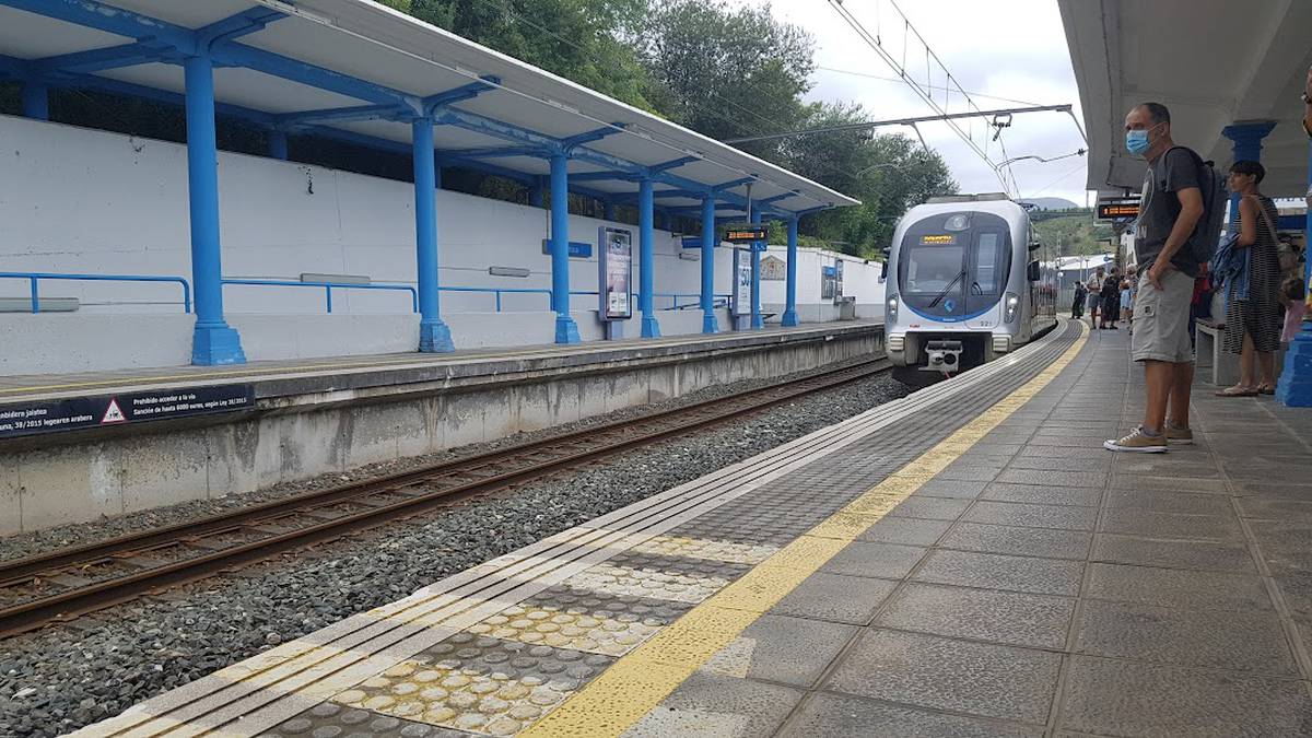 Euskotrenek tren zerbitzua indartuko du Kontxako bi igandeetan