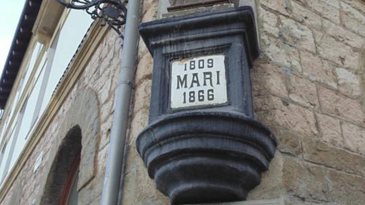 Aita Mariren bustoa zaharberritzera eraman dute