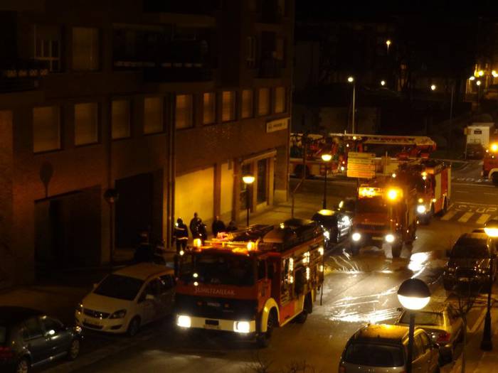 Azkoitiko udal brigadaren biltegiak sua hartu du goizaldean