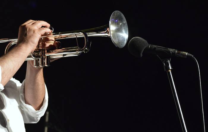 Asteazkenean zuzeneko musikaz gozatu ahalko da elizako zimitorioan