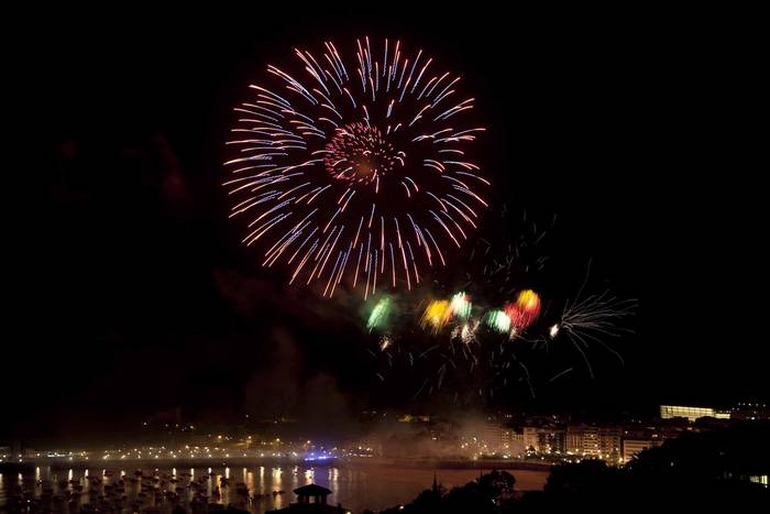 Donostiako suak itsasotik ikusteko aukera izango dugu aurten ere