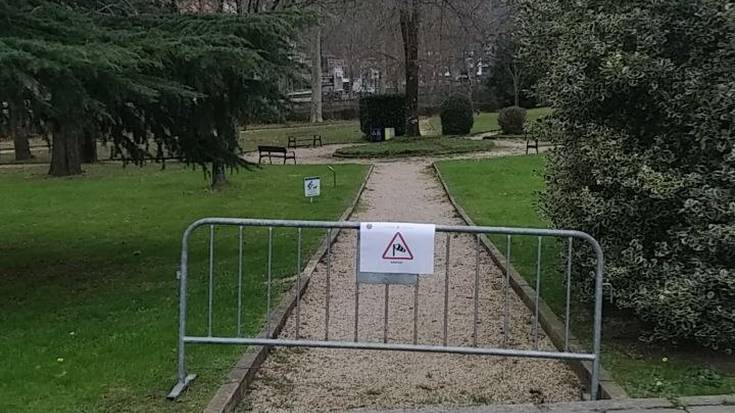 Loiolako lorategiak itxi ditu udalak, haizeagatik alerta laranja ezarri dutelako