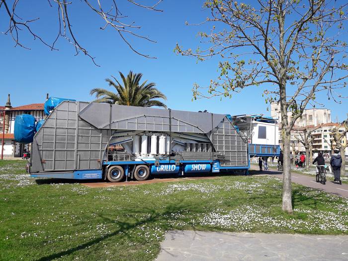 Hasi dira barrakak etortzen