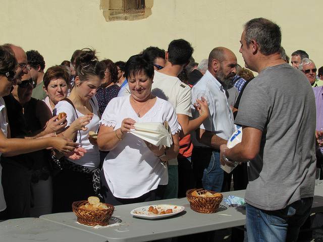 Giro ederrean ari dira ospatzen San Miel eguna, Aizarnazabalen