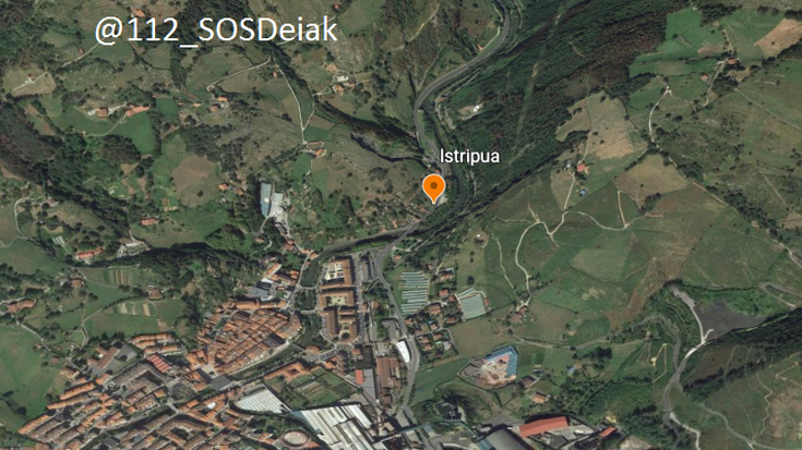 Bart gauean bi autoren arteko istripua izan da Eskuzta parean
