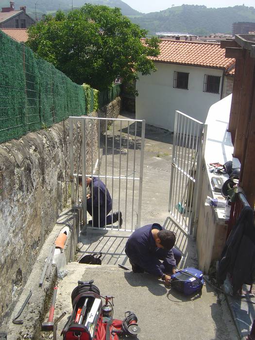 Soldadurako ikasleak praktikak egiten