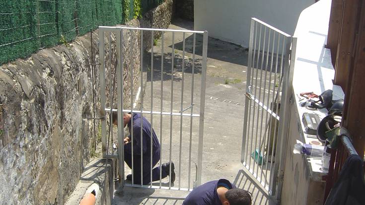 Soldadurako ikasleak praktikak egiten