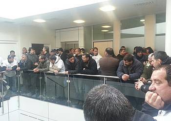 TSko langileak nagusien erantzunaren zain daude