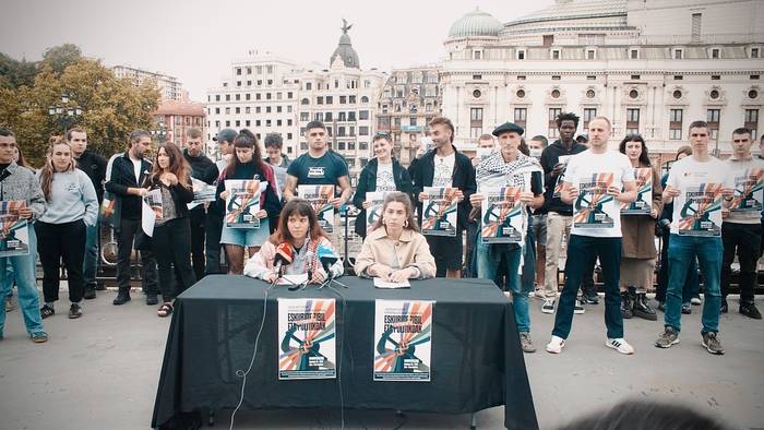 Larunbateko Bilboko manifestaziora joateko autobusa jarri dute Zarauztik GKSk eta Etxebizitza Sindikatuak