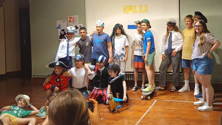 Bertso Eskolan hasteko deialdia