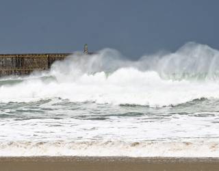 Alerta laranja ezarri dute biharko itsasaldeko arriskuagatik, eta abisu horia olatu eta haizeagatik