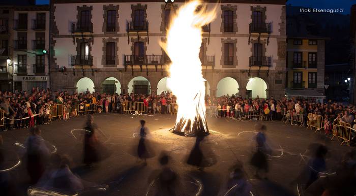 San Juan suaren bueltan jaialdia egingo dute ostiralean plazan
