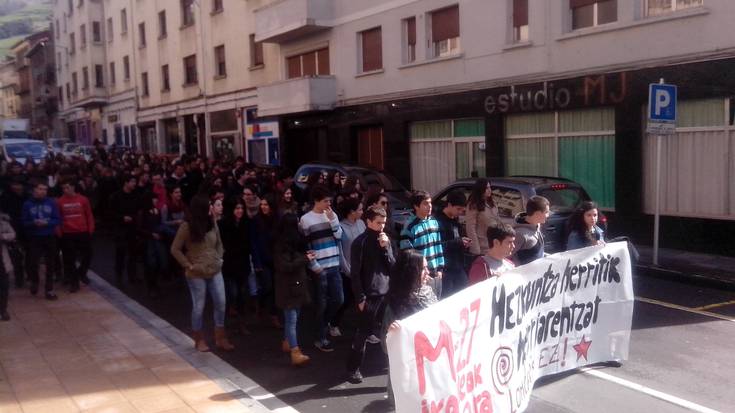 Azpeitiko ikasleek ere LOMCEren kontrako manifestazioa egin dute