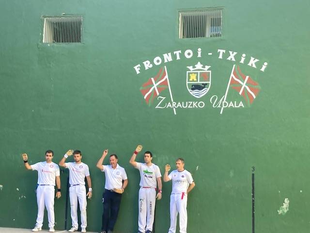 Eskudero-Urruzola Orbegozo-Balerdiren aurka lehiatuko dira gaur Zaporraren Oroimenezko Esku Pilotako finalean