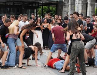 Goiz partean baltsak eta arratsaldean jolasak izan dituzte Gaztetxearen 21. urteurrenean