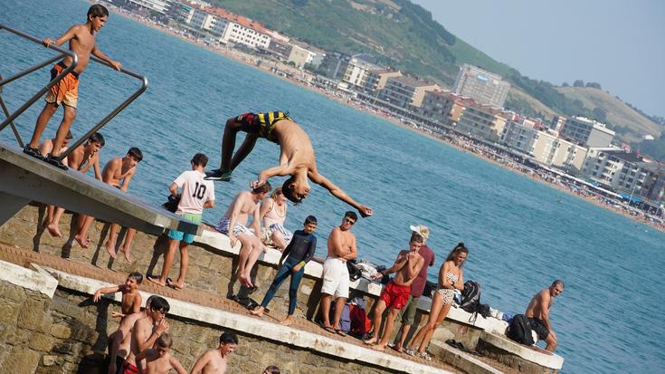 Bizirik dago Zarauzko moila