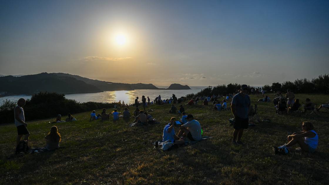 Herritarren artean ikusmina piztu du eguzki eklipseak