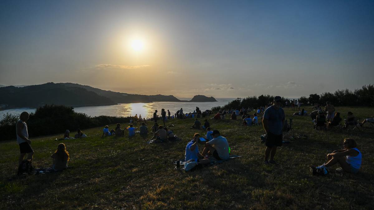 Herritarren artean ikusmina piztu du eguzki eklipseak