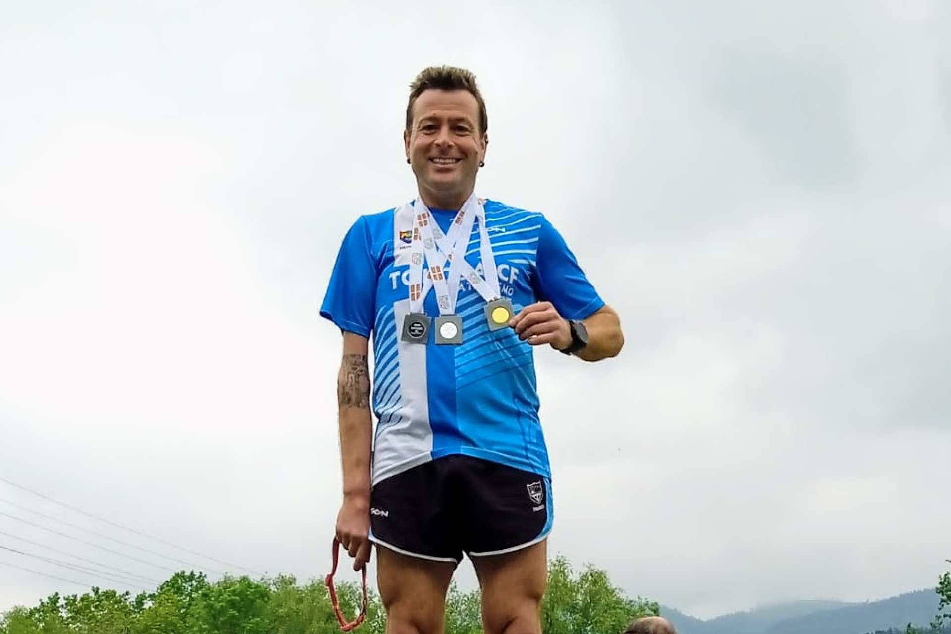 Alberto Rebollok urrezko domina bat eta zilarrezko bi lortu ditu Euskadiko Master Atletismo Txapelketan