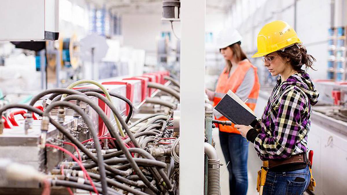 Emakumeak industriara hurbiltzeko prestakuntza ibilbide berria abiatuko dute