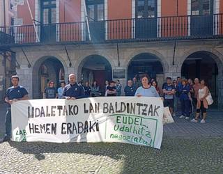 Eskualdeko hainbat udalerritako udal langileek bat egin dute ELAk eta LABek gaurko deitutako lanuztearekin