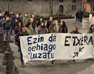 Euskal presoen egoera "gehiago ezin" dela luzatu aldarrikatu dute Urtezahar eguneko manifestazioan
