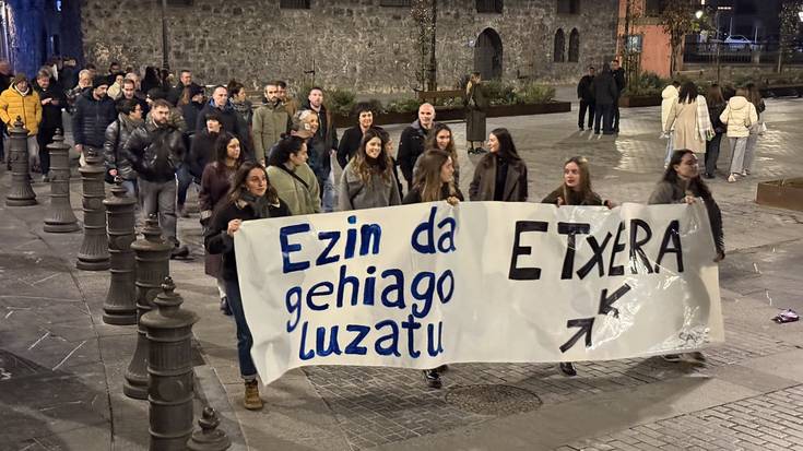 Euskal presoen egoera "gehiago ezin" dela luzatu aldarrikatu dute Urtezahar eguneko manifestazioan