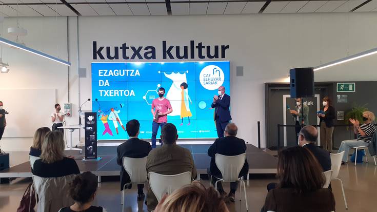 CAF-Elhuyar sarietako bat lortu du Asier Albiteren artikuluak