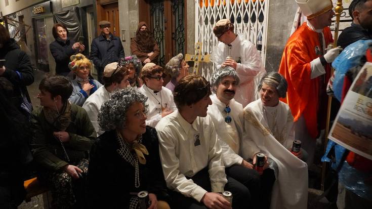 Mela-mela eta blai-blai, Astelehen Karnabala ez dago salgai