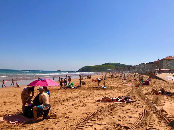 Marearen arabera, 8.000 edo 4.000 bainularik egon ahal izango dute Zarauzko hondartzan