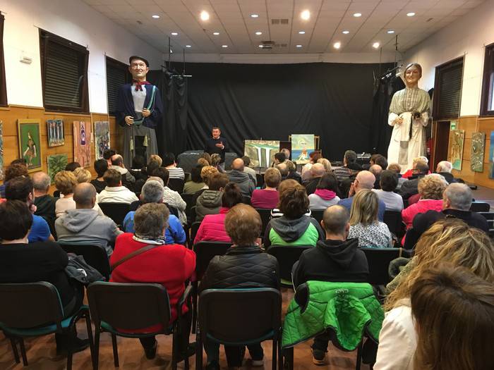 Orioko Kultur etxeko aretoa leporaino, plazako peatonalizazioa aztertzeko