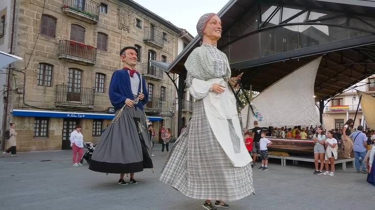 Orioko erraldoien eta buruhandien konpartsa taldean parte hartzeko jende bila dabil.