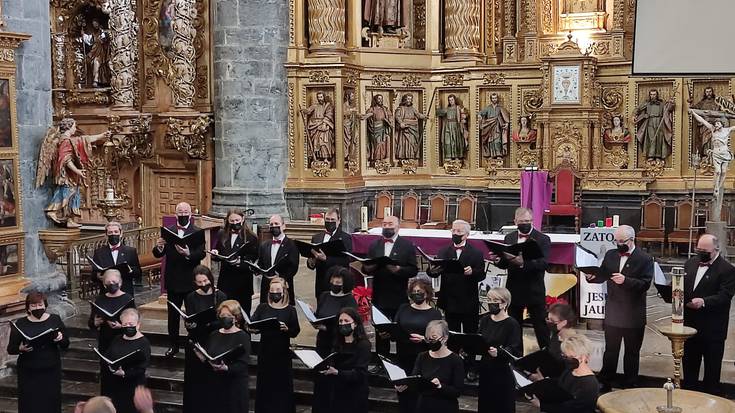 Iraurgi abesbatzak Euskadiko Orkestrarekin Donostian eskainiko duen kontzerturako autobusa antolatu du udalak