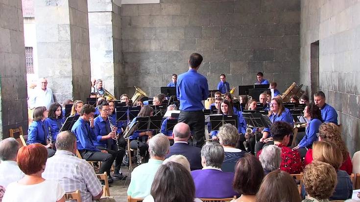 Azkoitiko Andramaixek  Musika Banda eta Txalkor txistulari taldea