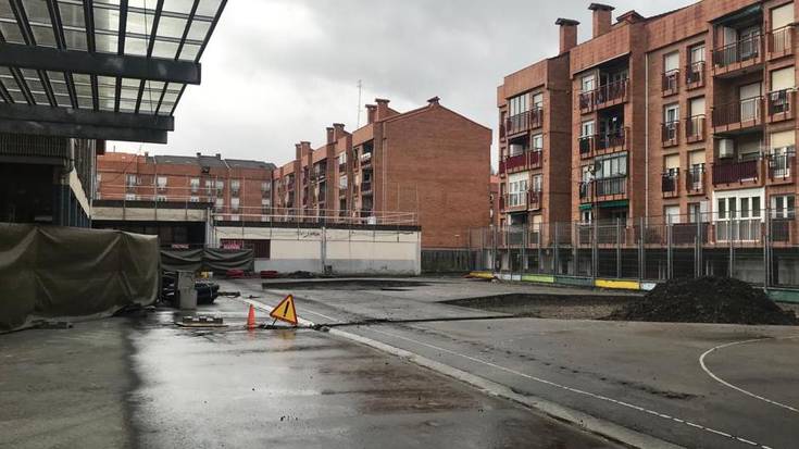 Martxan dira berriro Aita Mari eskolako patioko lanak