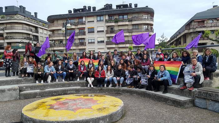 "Festak askatasunez gozatu nahi ditugula aldarrikatzera goaz"