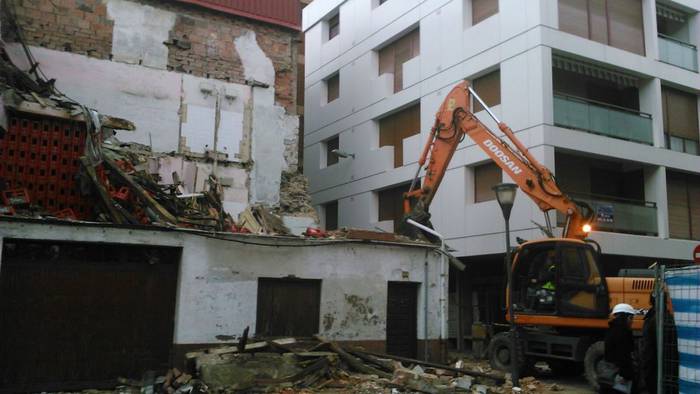 Orioko herrigunean etxe bat eraitsi dute