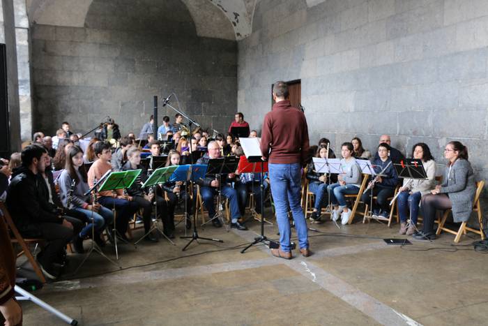 Herriko musika banda eta musika eskolako gazteen orkestra, Taldez Talderen azken emanaldian