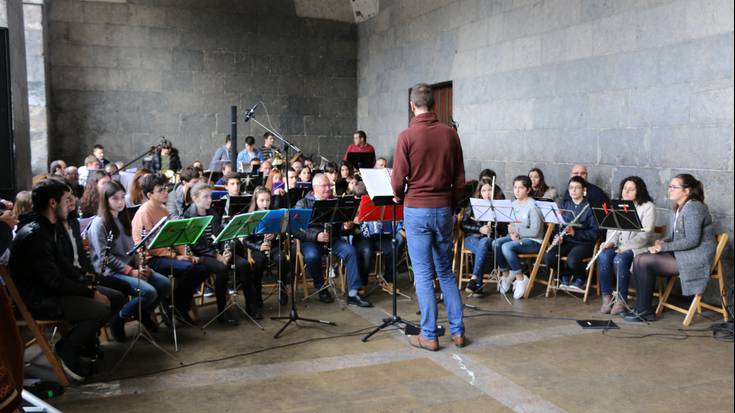 Herriko musika banda eta musika eskolako gazteen orkestra, Taldez Talderen azken emanaldian