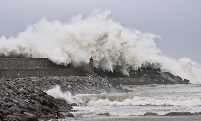 Joseba Egaña: "Olatu handiak eta marea biziak batu direlako izan dugu hain itsaso handia"