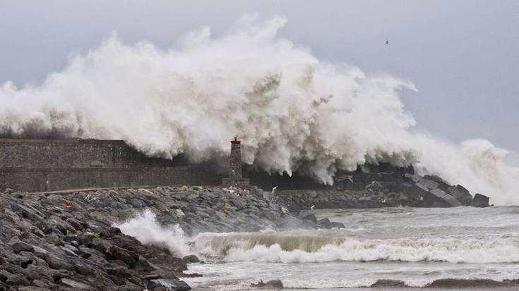 Joseba Egaña: "Olatu handiak eta marea biziak batu direlako izan dugu hain itsaso handia"